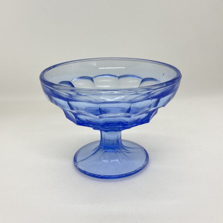 昭和レトロ ブルーガラス 脚付きデザートカップ-601｜プレスガラス 古道具