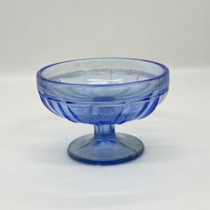 昭和レトロ 淡青色プレスガラスの氷カップ 脚付きデザートカップ
