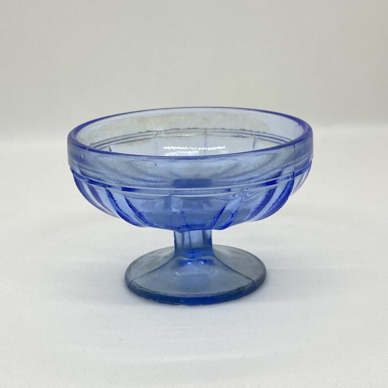 昭和レトロ 淡青色プレスガラスの氷カップ 脚付きデザートカップ