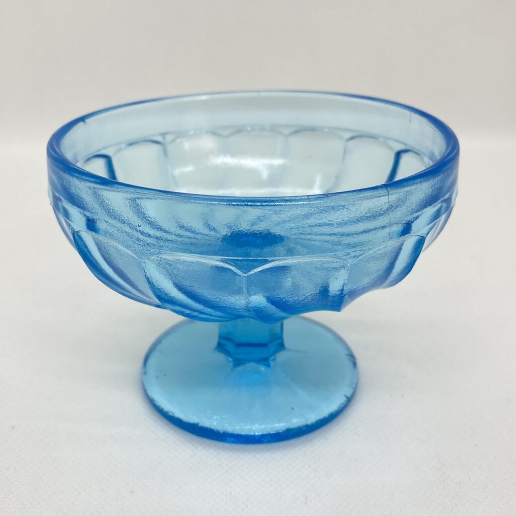 昭和レトロ 青色ガラス 氷カップ 輪花文 高台付き 9.7cm